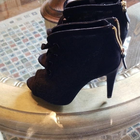 Black lace peep toe booties - Picture 2 of 4